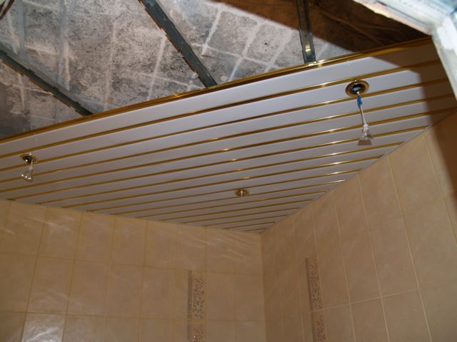 реечный потолок в ванной комнате своими руками
